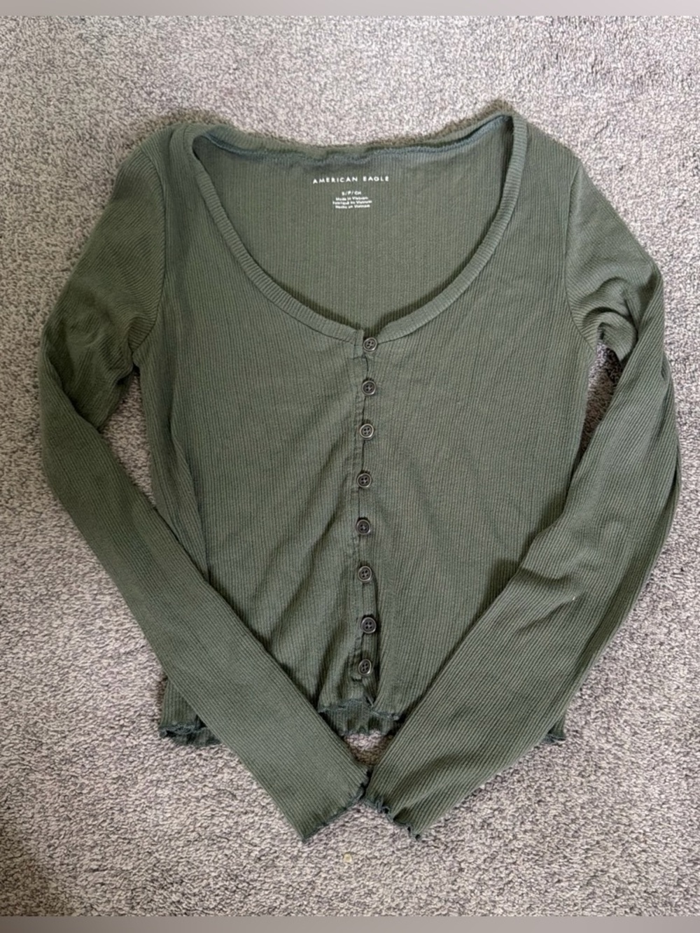American Eagle Outfitters Olive Ribbed Button-Front Long Sleeve Tee